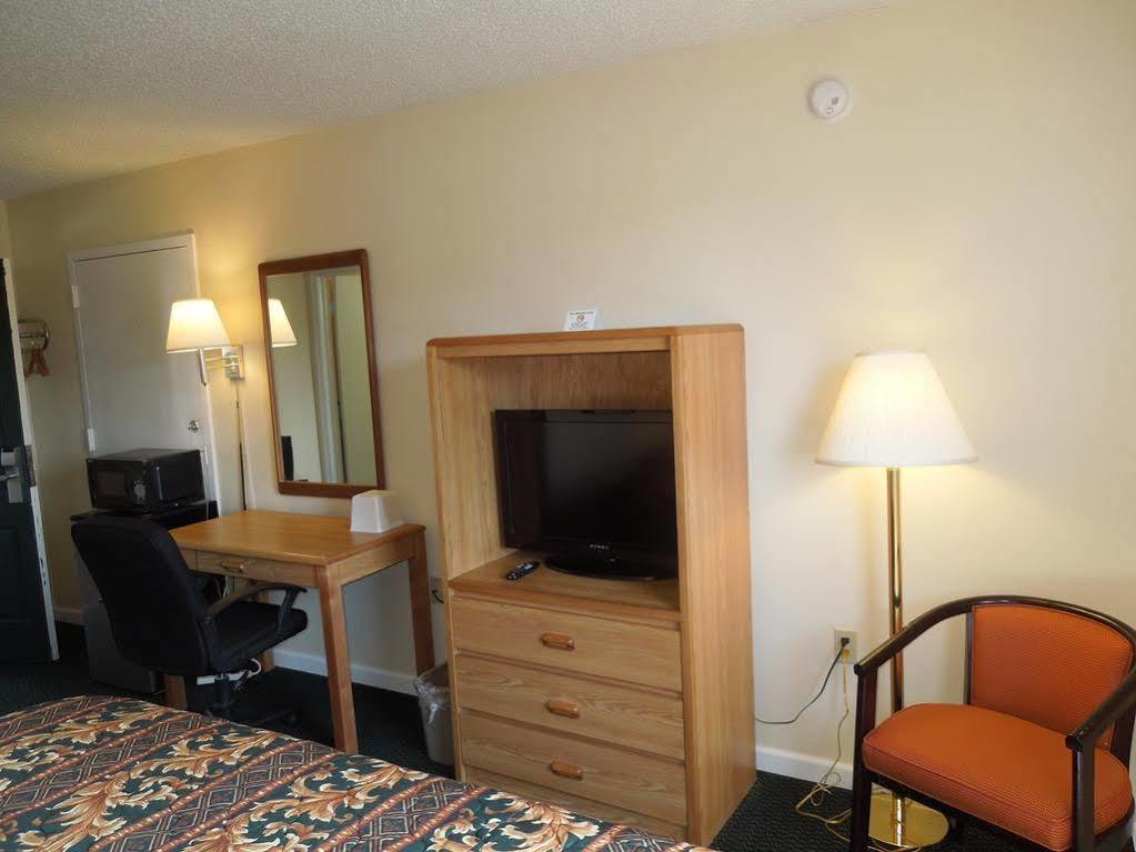 Knights Inn Bristol Левиттаун Экстерьер фото