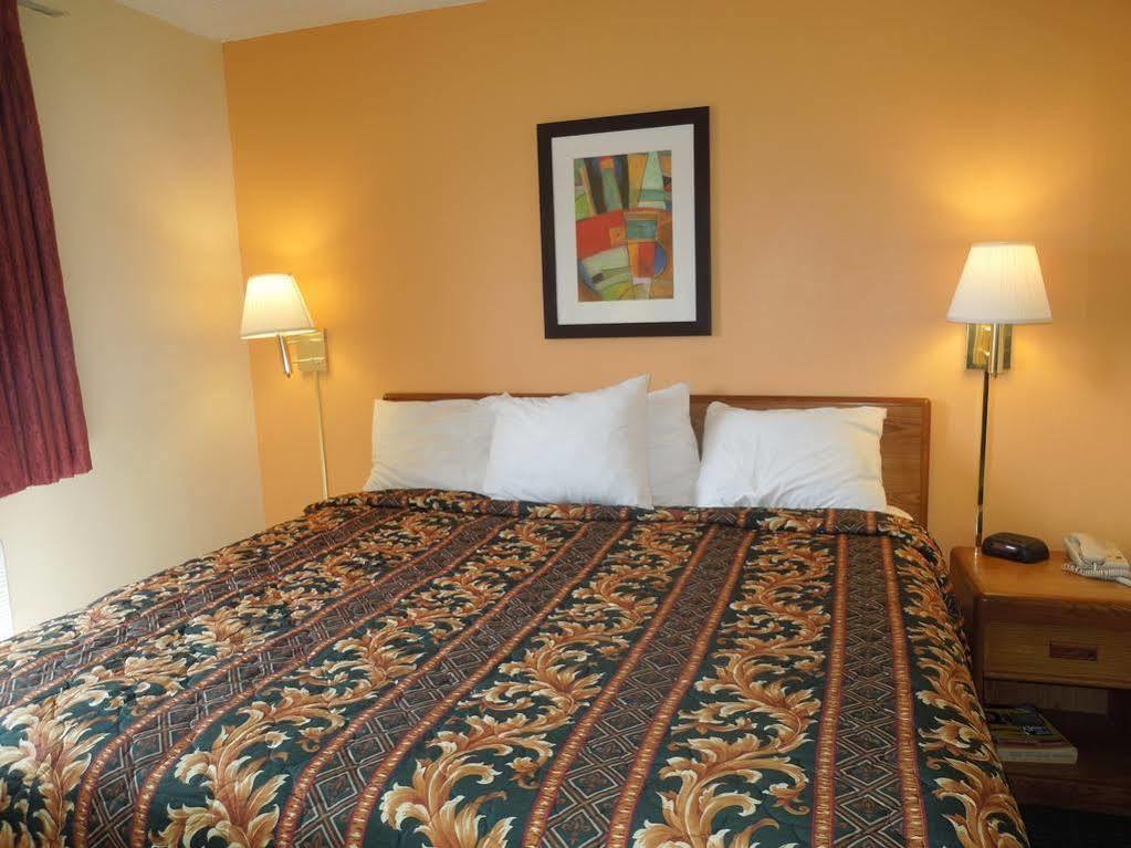 Knights Inn Bristol Левиттаун Экстерьер фото